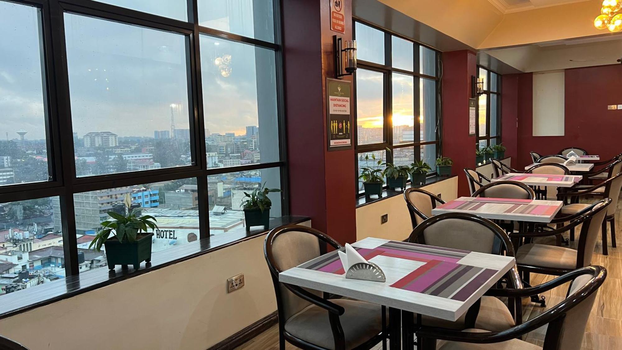 Hemak Suites Hotel Nairobi Esterno foto