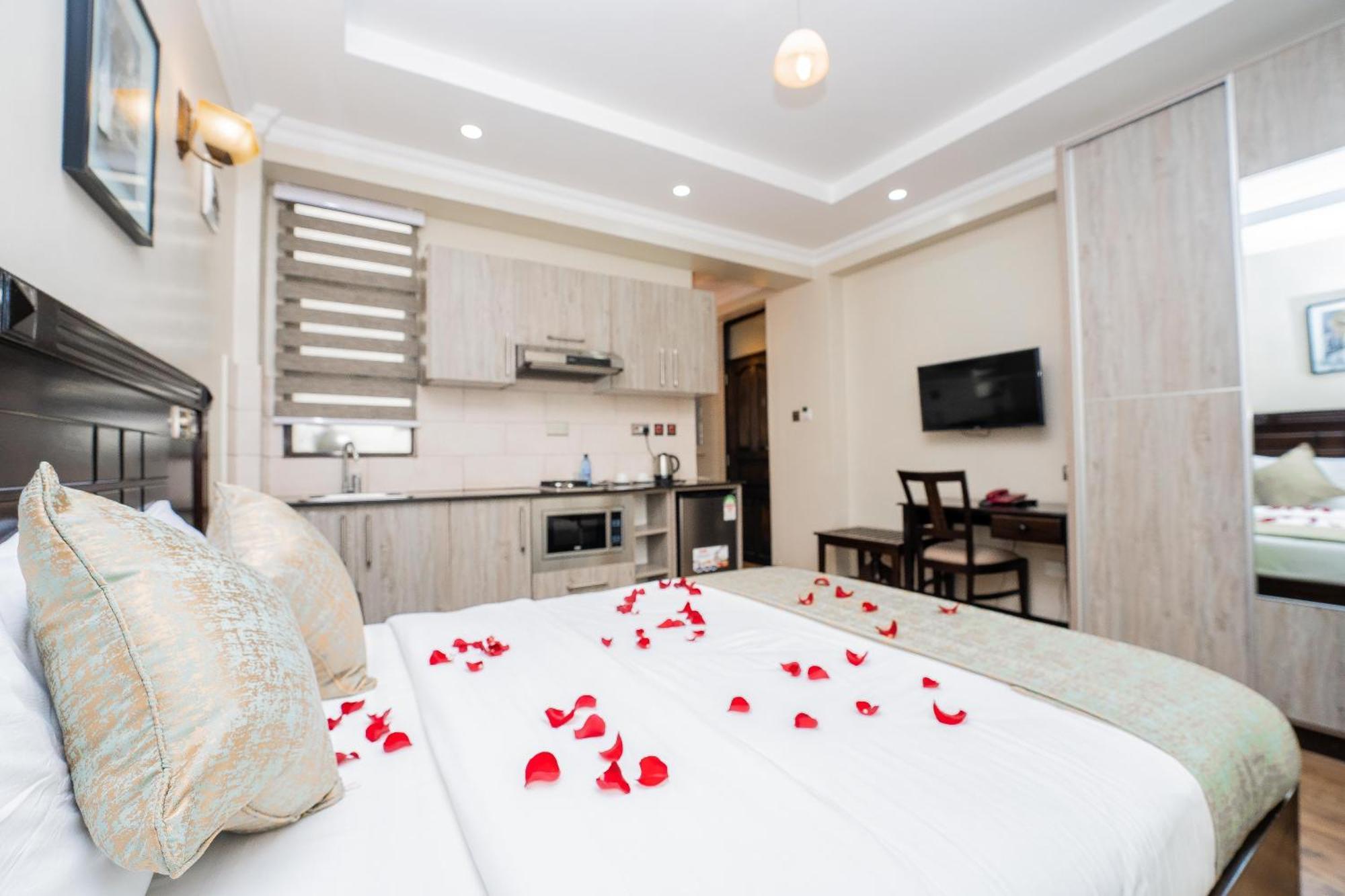 Hemak Suites Hotel Nairobi Esterno foto