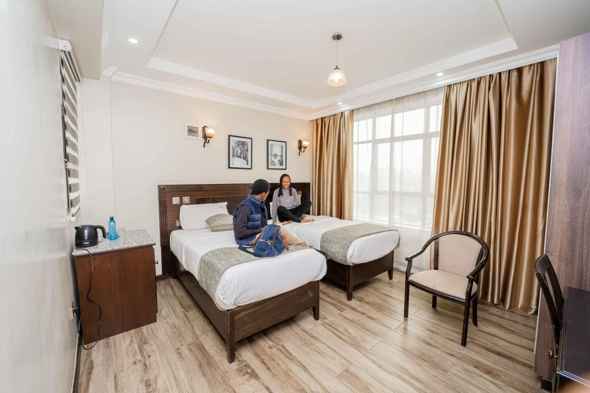 Hemak Suites Hotel Nairobi Esterno foto