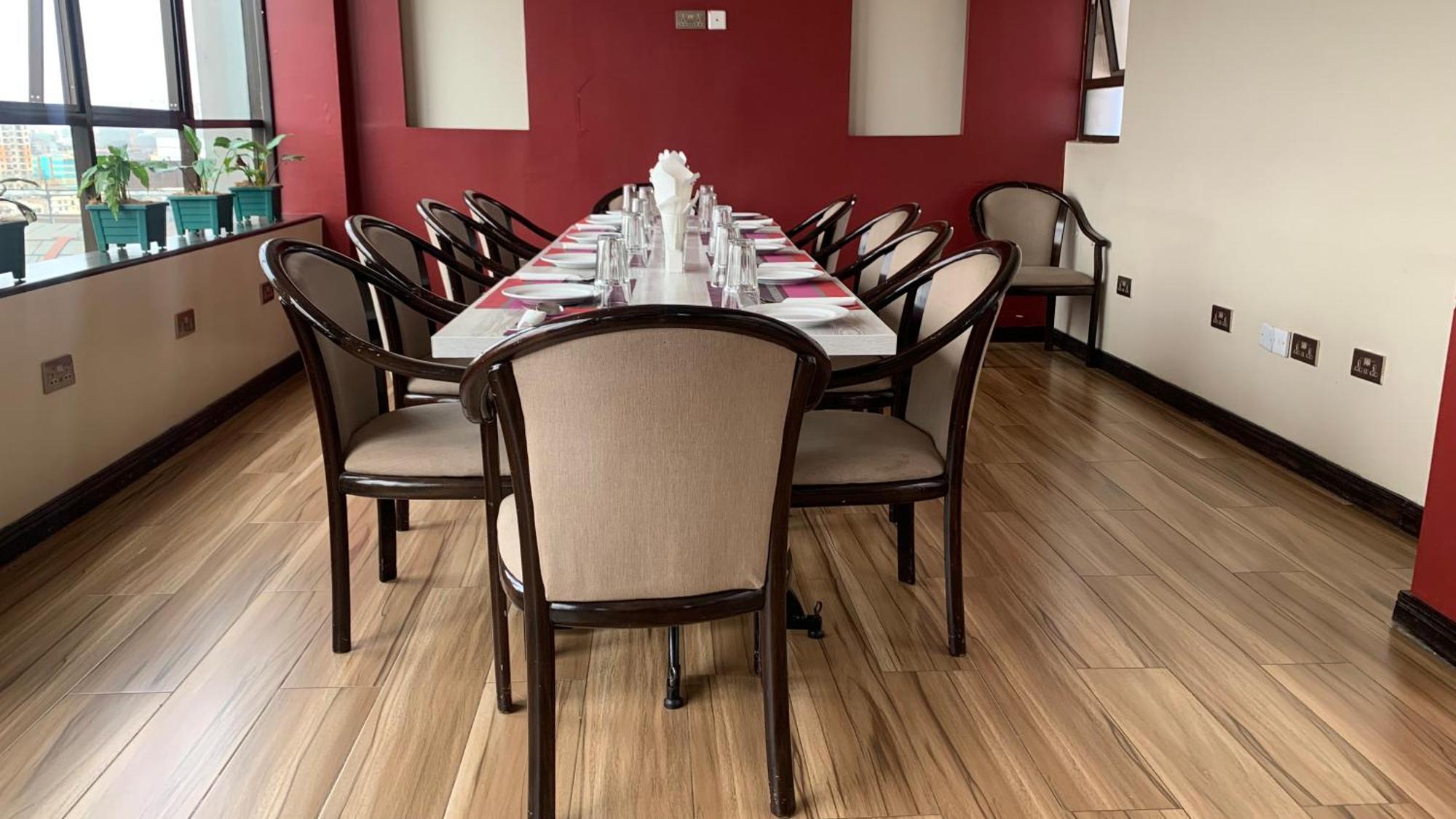 Hemak Suites Hotel Nairobi Esterno foto