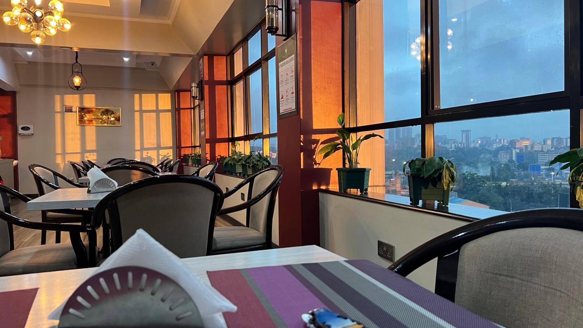Hemak Suites Hotel Nairobi Esterno foto