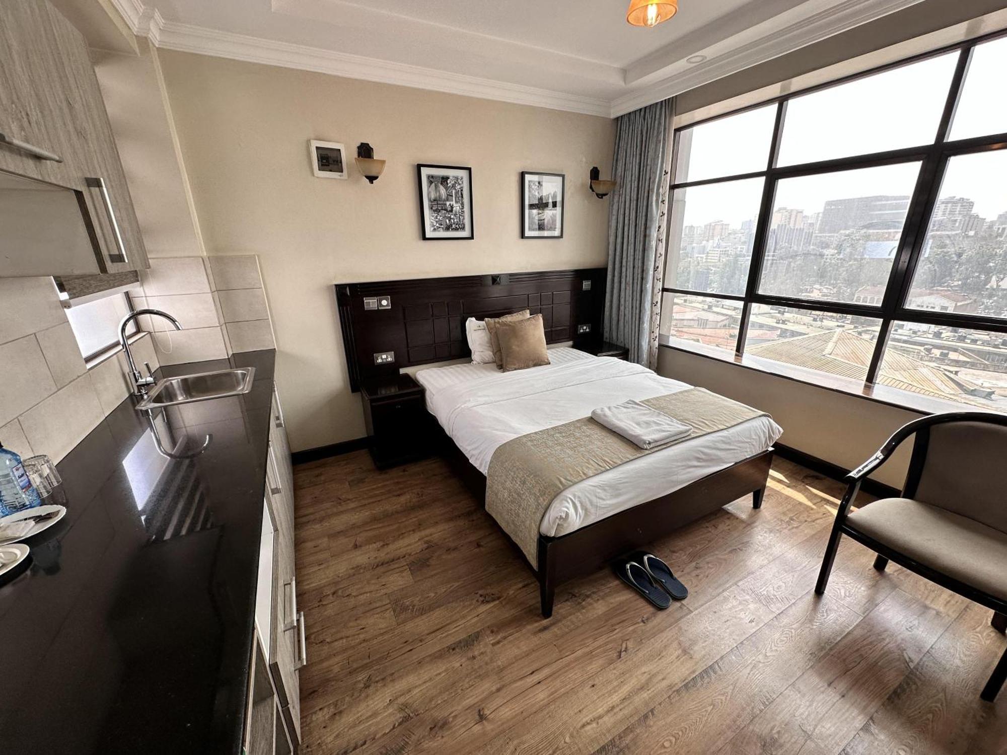 Hemak Suites Hotel Nairobi Esterno foto