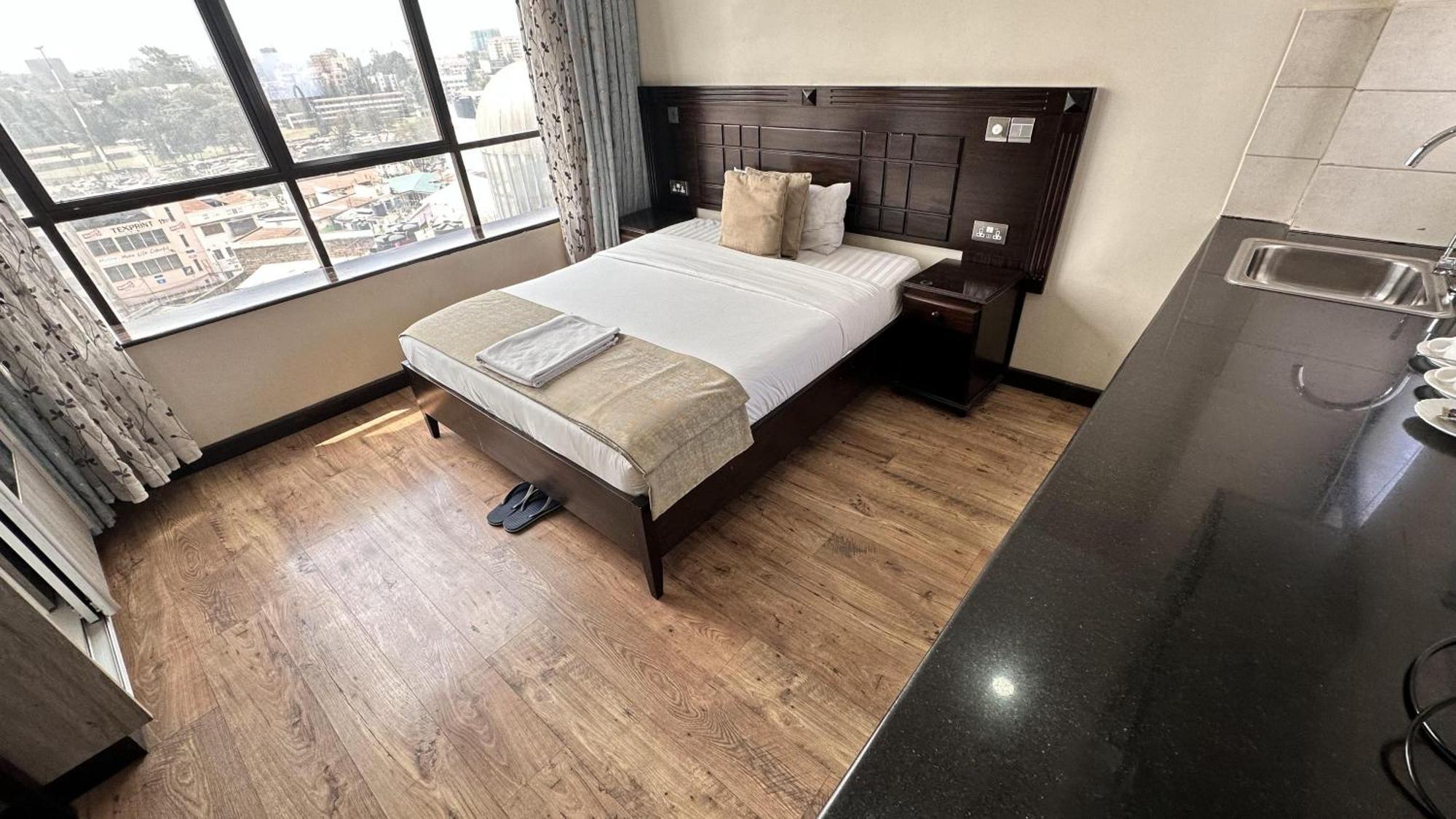 Hemak Suites Hotel Nairobi Esterno foto