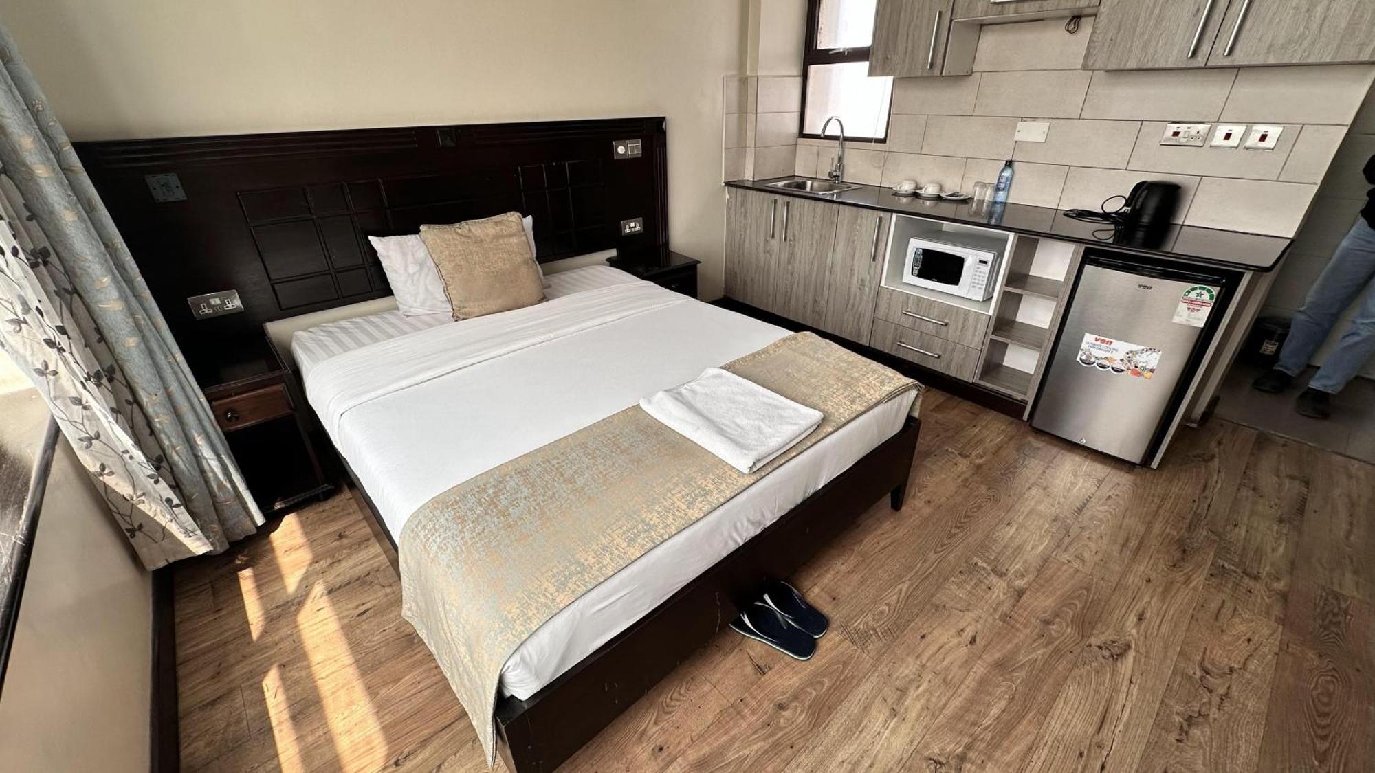 Hemak Suites Hotel Nairobi Esterno foto