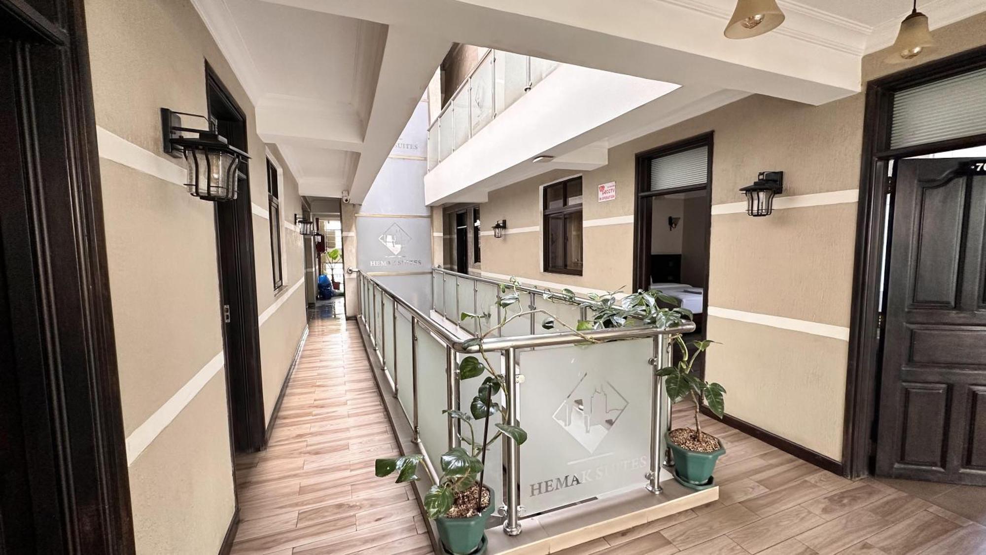 Hemak Suites Hotel Nairobi Esterno foto