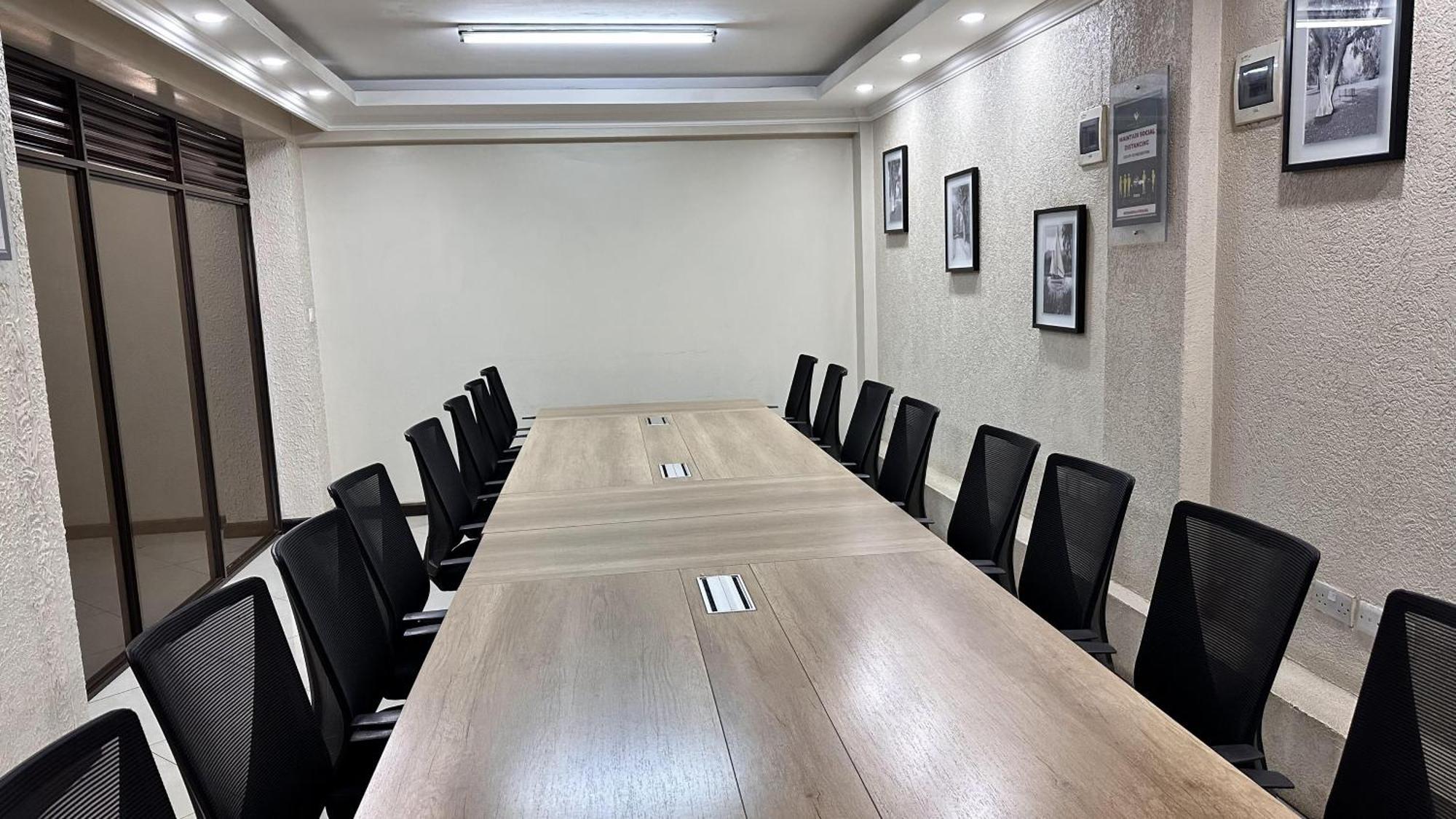 Hemak Suites Hotel Nairobi Esterno foto