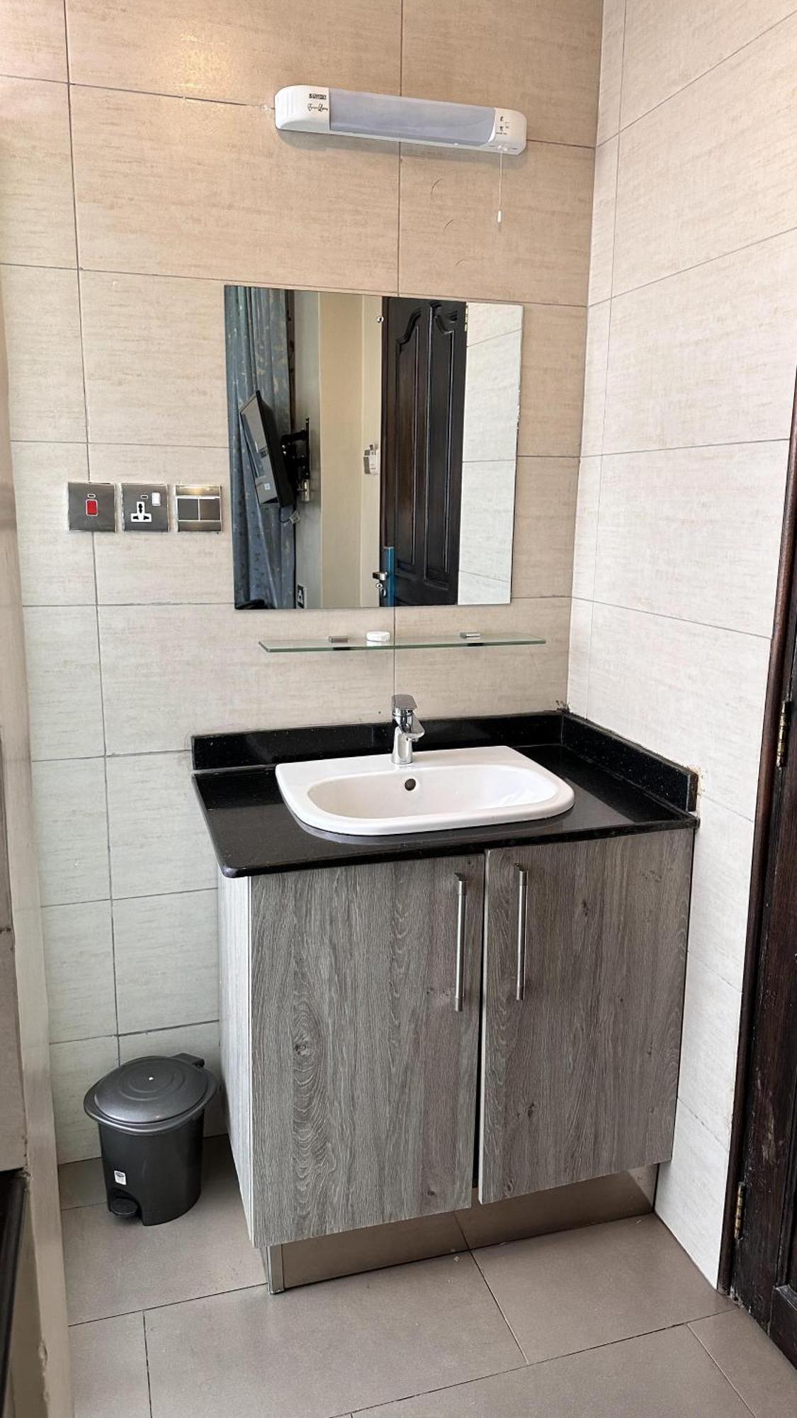Hemak Suites Hotel Nairobi Esterno foto